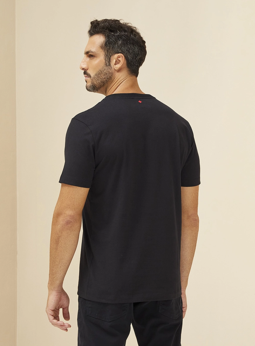 Camiseta Masculina Com Estampa Frontal Preto