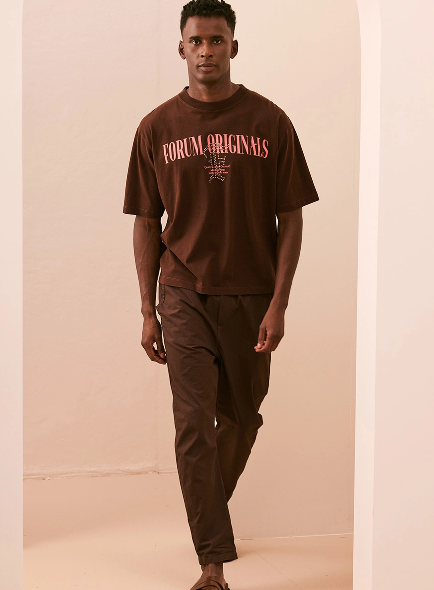 Camiseta Masculina Estampada Com Aplicação Marrom