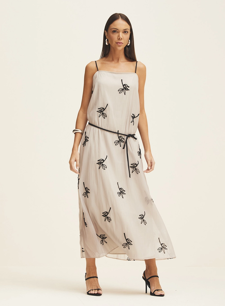 Vestido Longo Fluido Com Detalhe Em Bordado Estampados