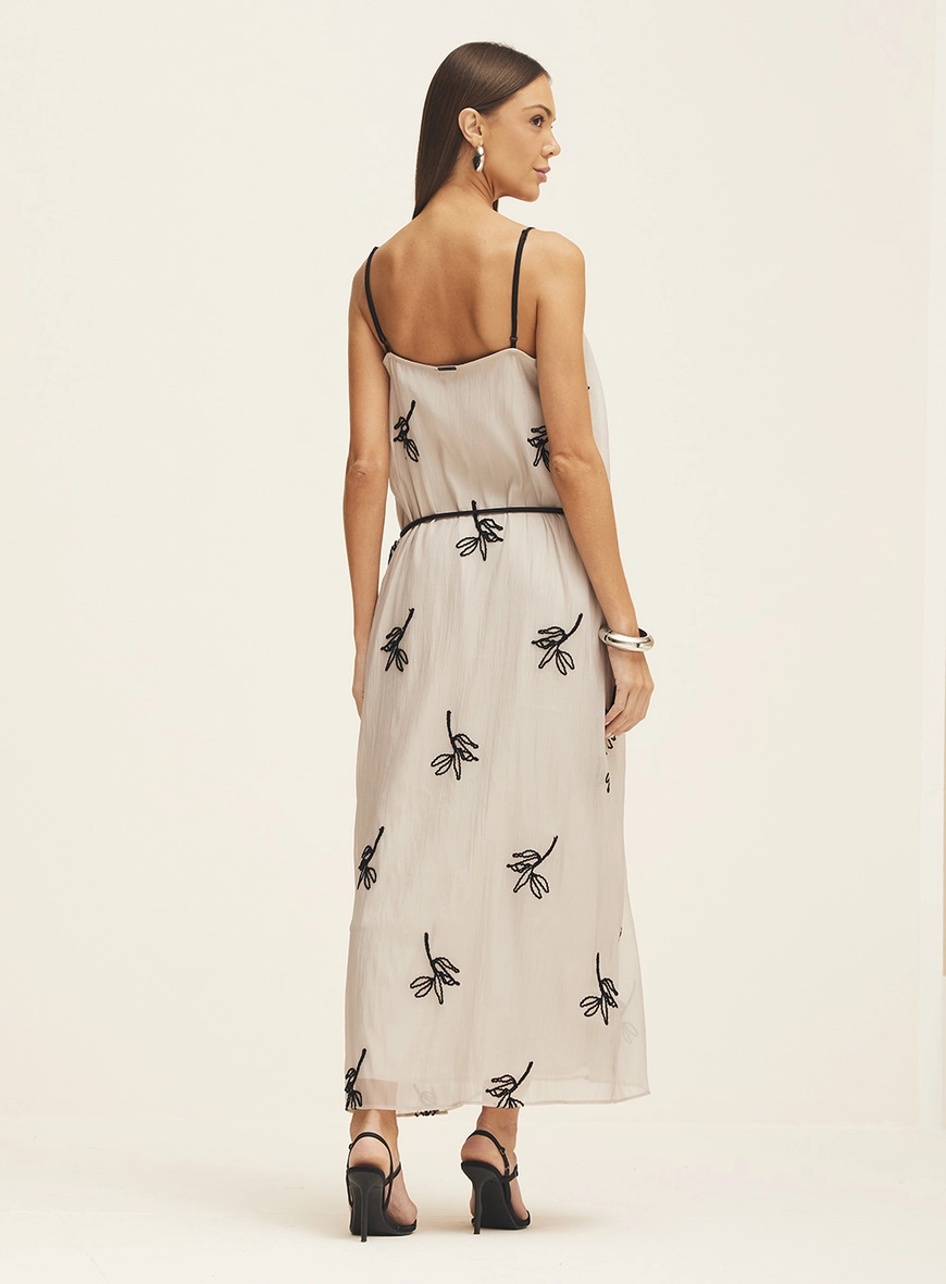 Vestido Longo Fluido Com Detalhe Em Bordado Estampados