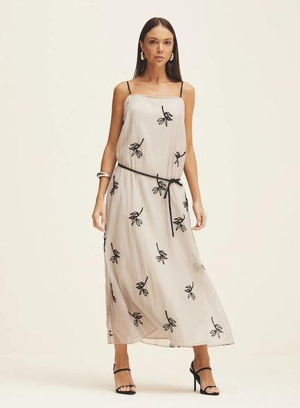 Vestido Longo Fluido Com Detalhe Em Bordado