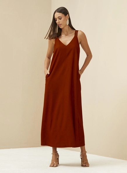 Vestido Midi Solto Com Bolsos Laterais