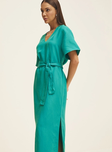 Vestido Midi Reto Com Faixa Para Amarração