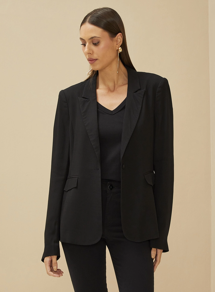 Blazer Feminino Alfaiataria Reto Com Abas Preto
