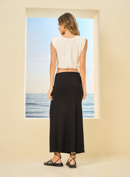 Saia Midi Com Detalhe Na Lateral Do Cós