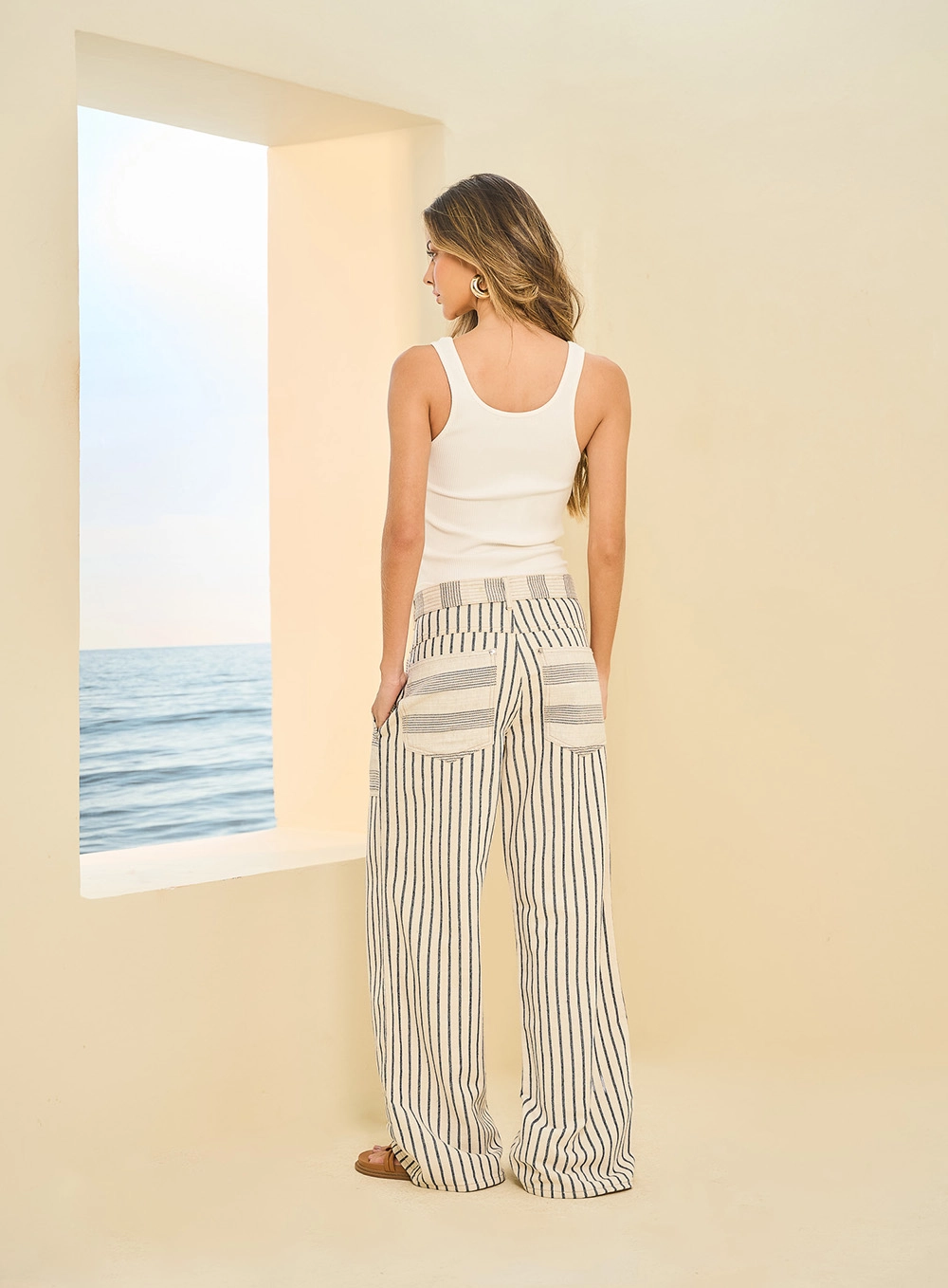 Calça Feminina Reta Listrada Com Cinto Estampa 2