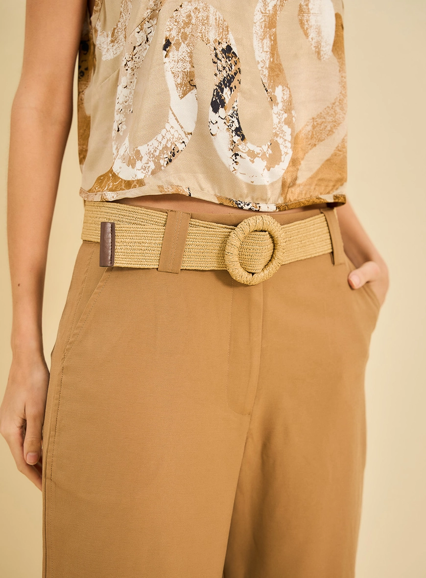 Calça Feminina Reta Com Fenda Lateral Marrom 3