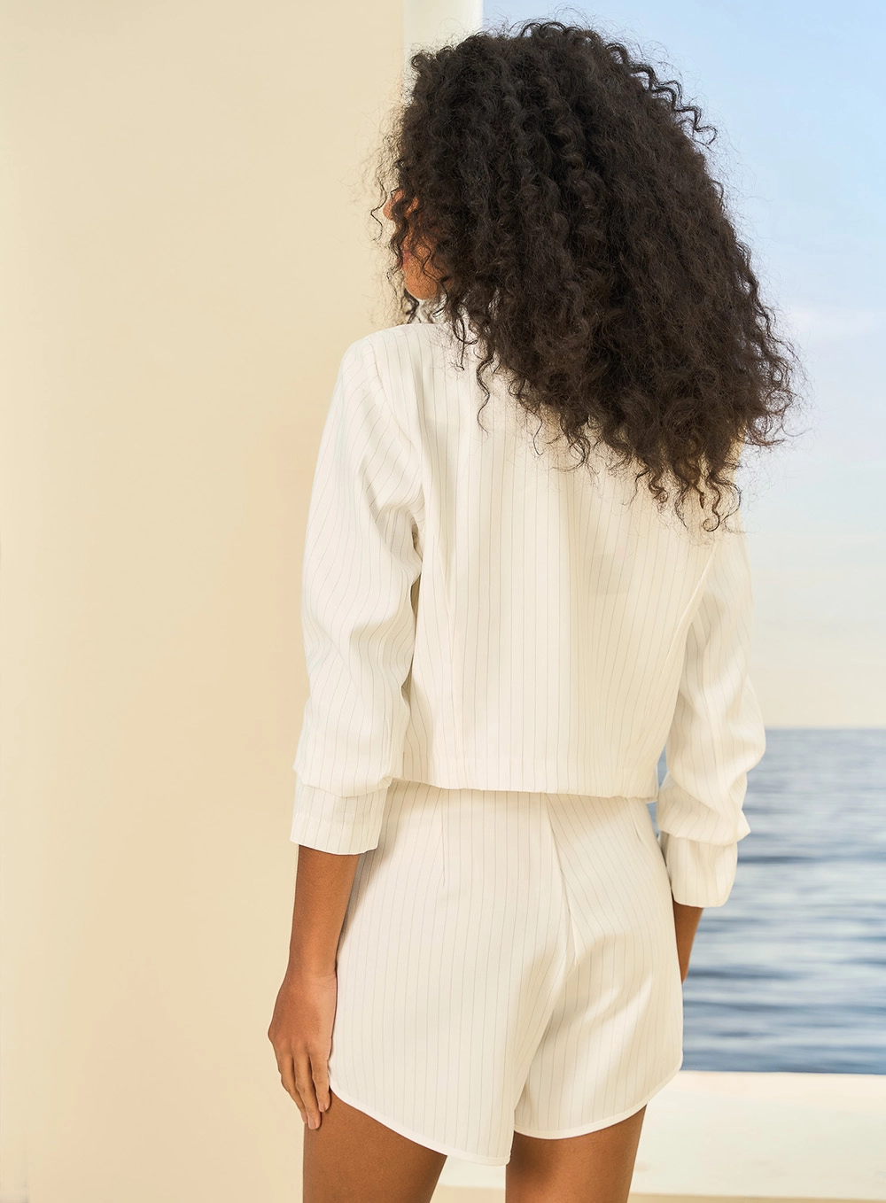 Short Feminino De Alfaiataria Listrado Off 2