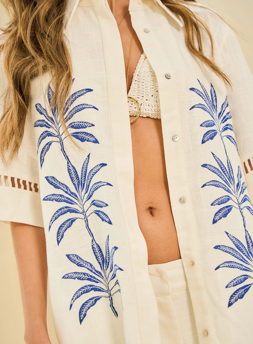 Camisa Feminina Alfaiataria Oversized Bordada Off Shell 3