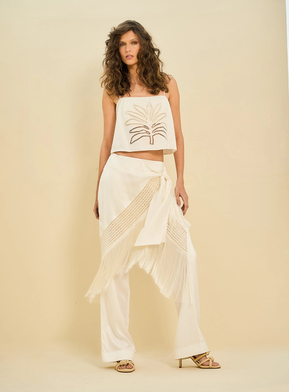 Top Feminino Linho Com Bordado Off Shell 4