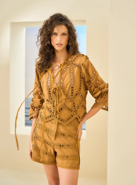 Blusa Feminina Laise Com Detalhes
