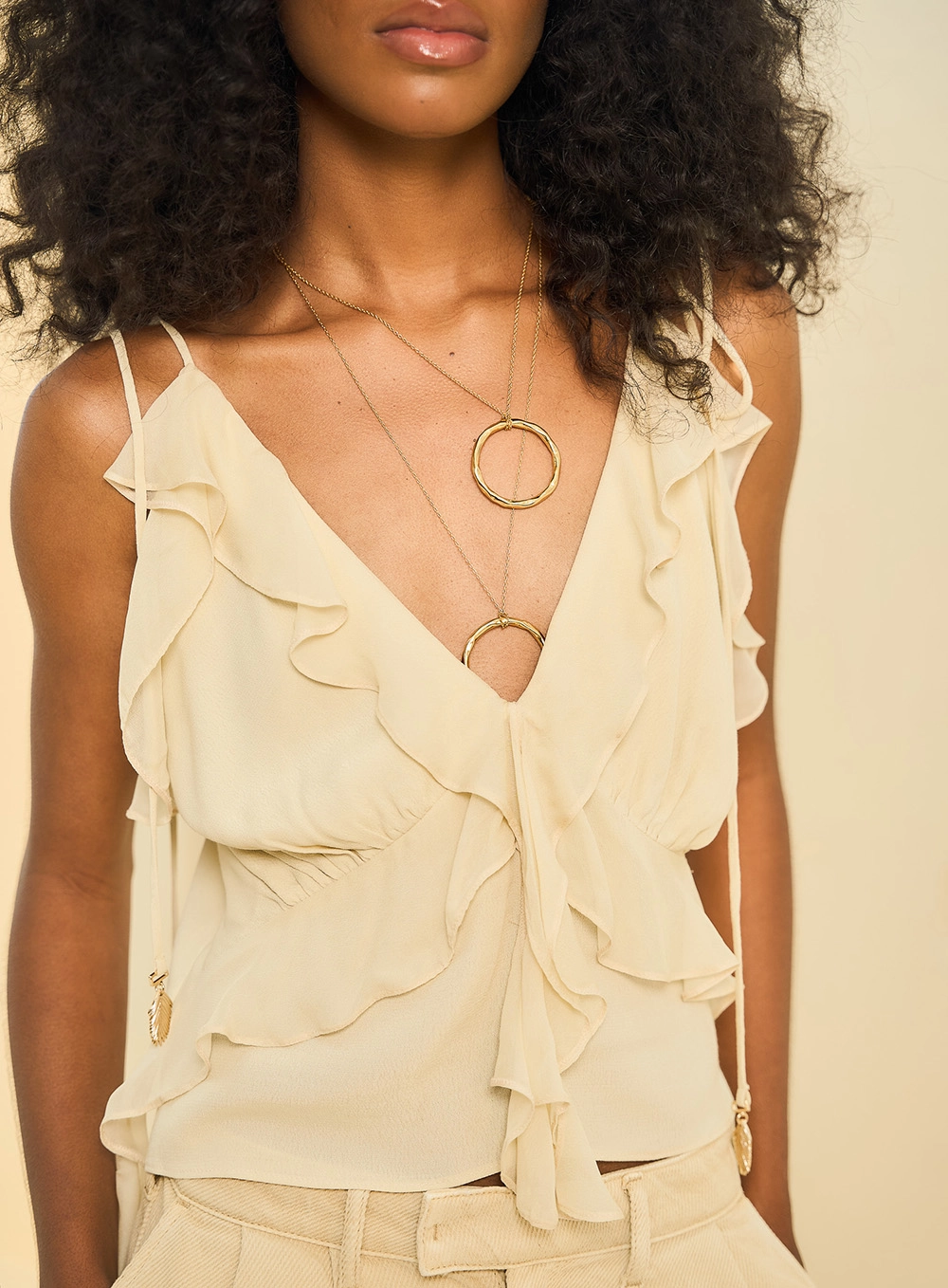 Blusa Feminina Com Babados Bege 4