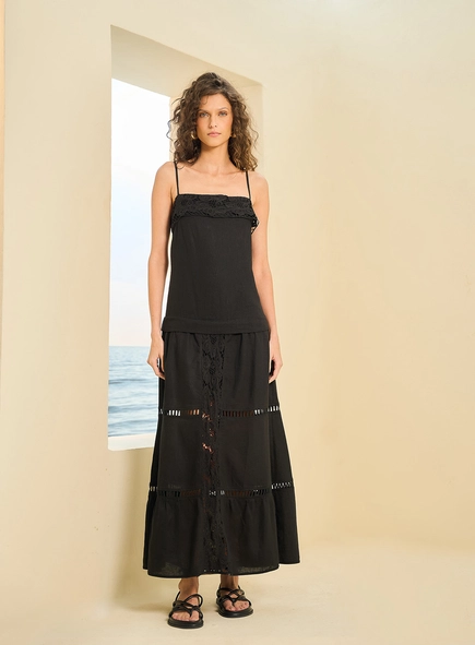 Vestido Longo Com Detalhes
