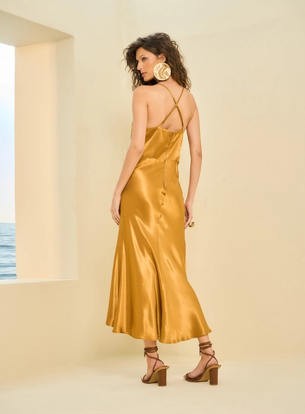 Vestido Longo Assimétrico Com Detalhe