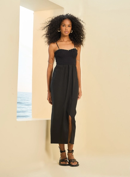 Vestido Basic Comfort Com Abertura Nas Costas