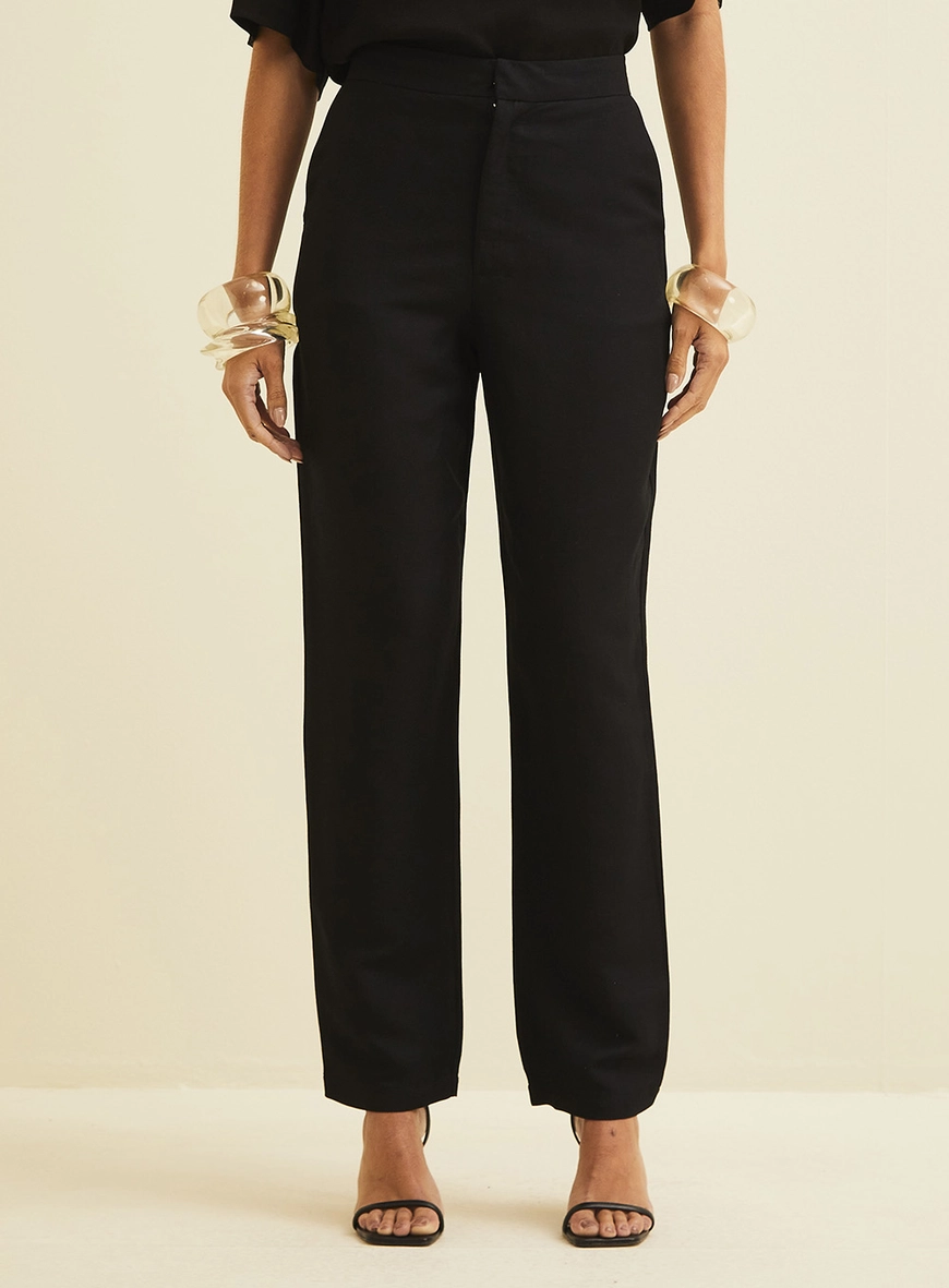 Calça Feminina Slim Em Linho Preto