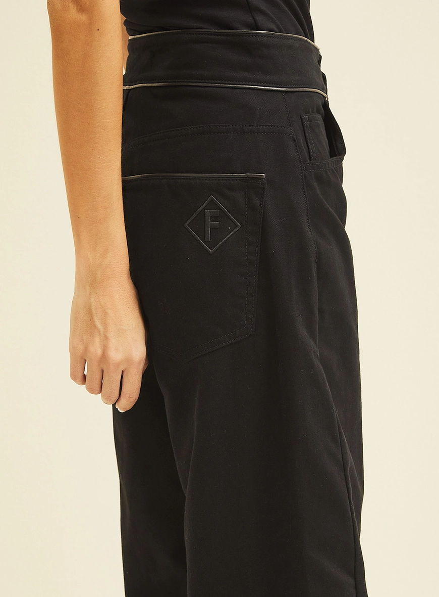 Calça Em Sarja Barril Preto