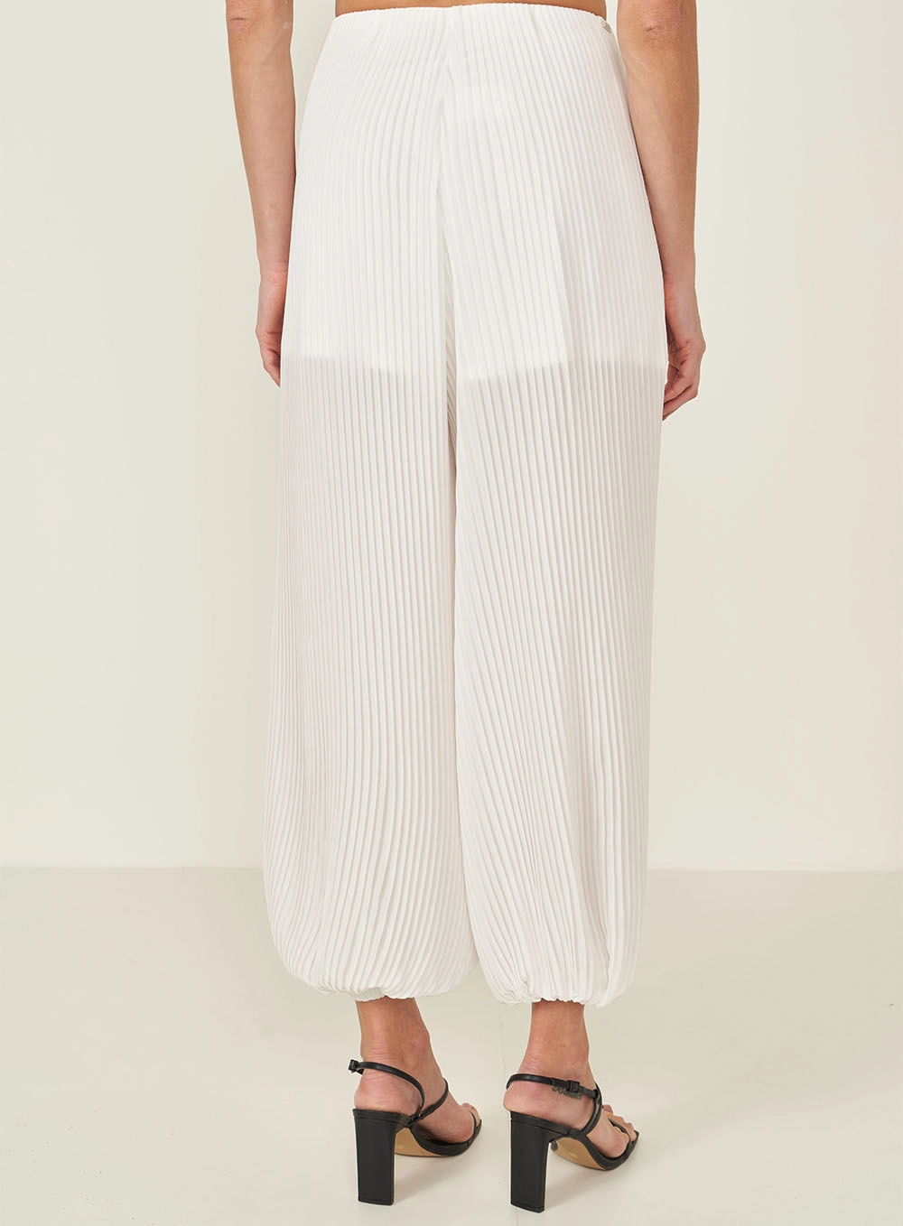 Calça Feminina Ballon Plissada Off Shell