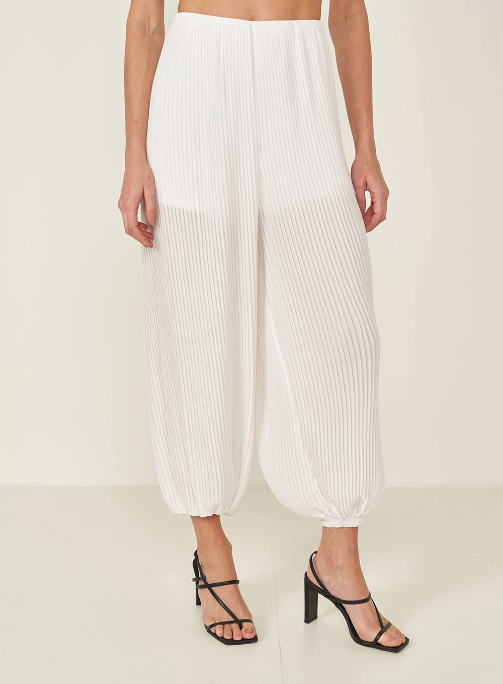 Calça Feminina Ballon Plissada Off Shell