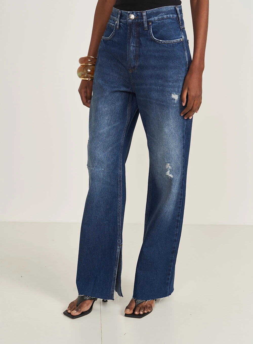 Calça Feminina Jeans Leoni Low Com Detalhes Puídos Índigo