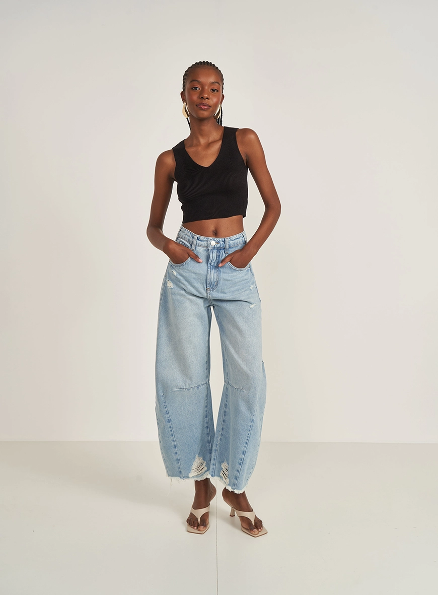 Calça Jeans Barril Com Detalhe Puído