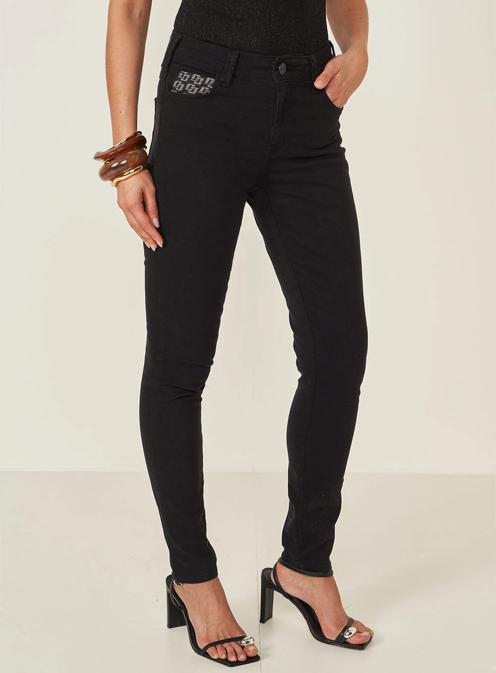 Calça Feminina Em Sarja Bia Preto