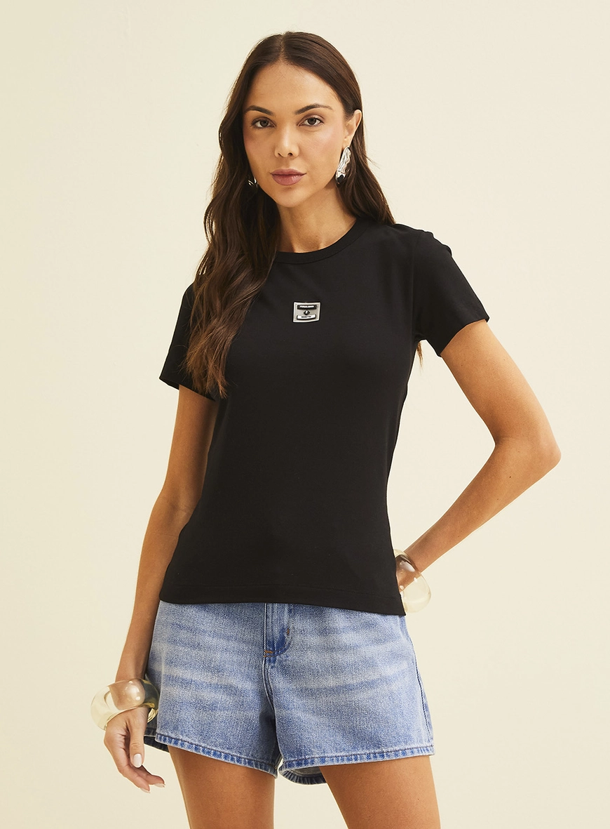 Camiseta Feminina Com Aplicação De Logo Preto