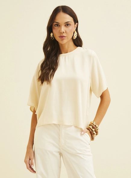 Camiseta Feminina Assimétrica