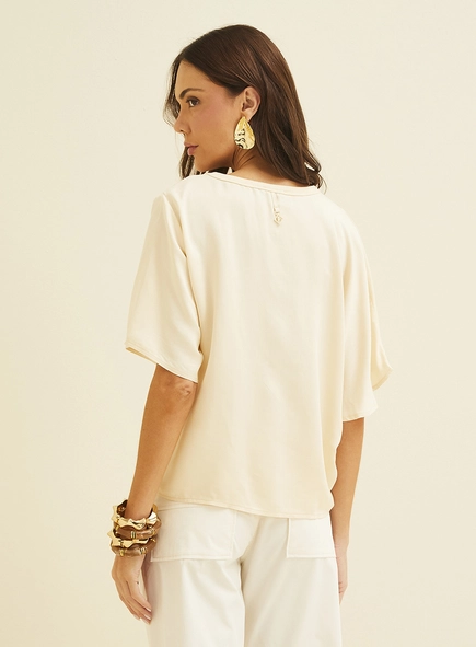 Camiseta Feminina Assimétrica