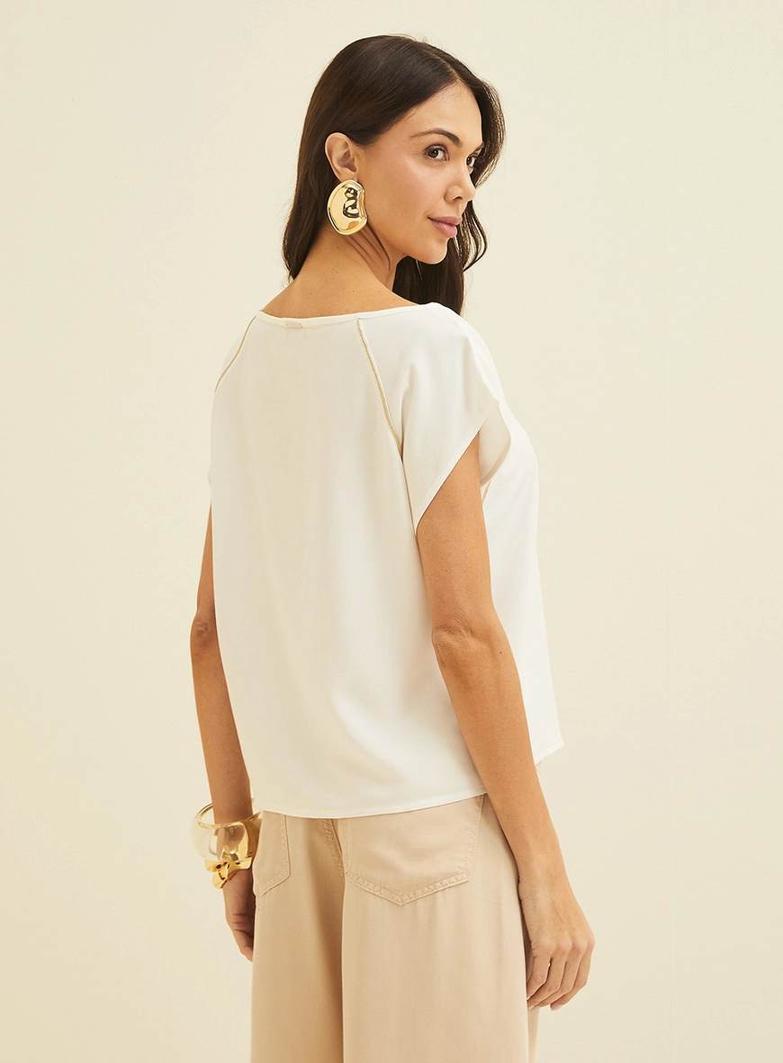 Camiseta Feminina Solta Off Shell