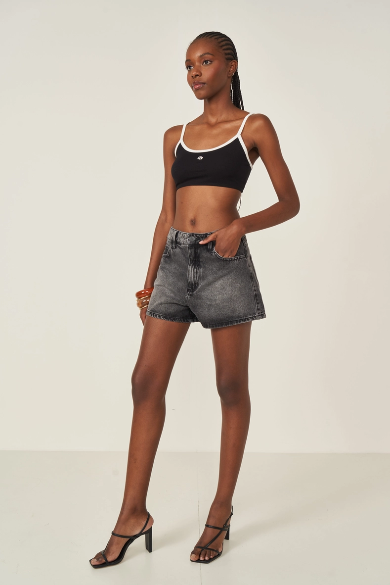 Short Jeans Jade Com Aplicação