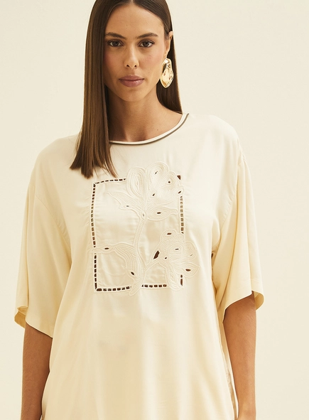 Camiseta Oversized Com Bordado