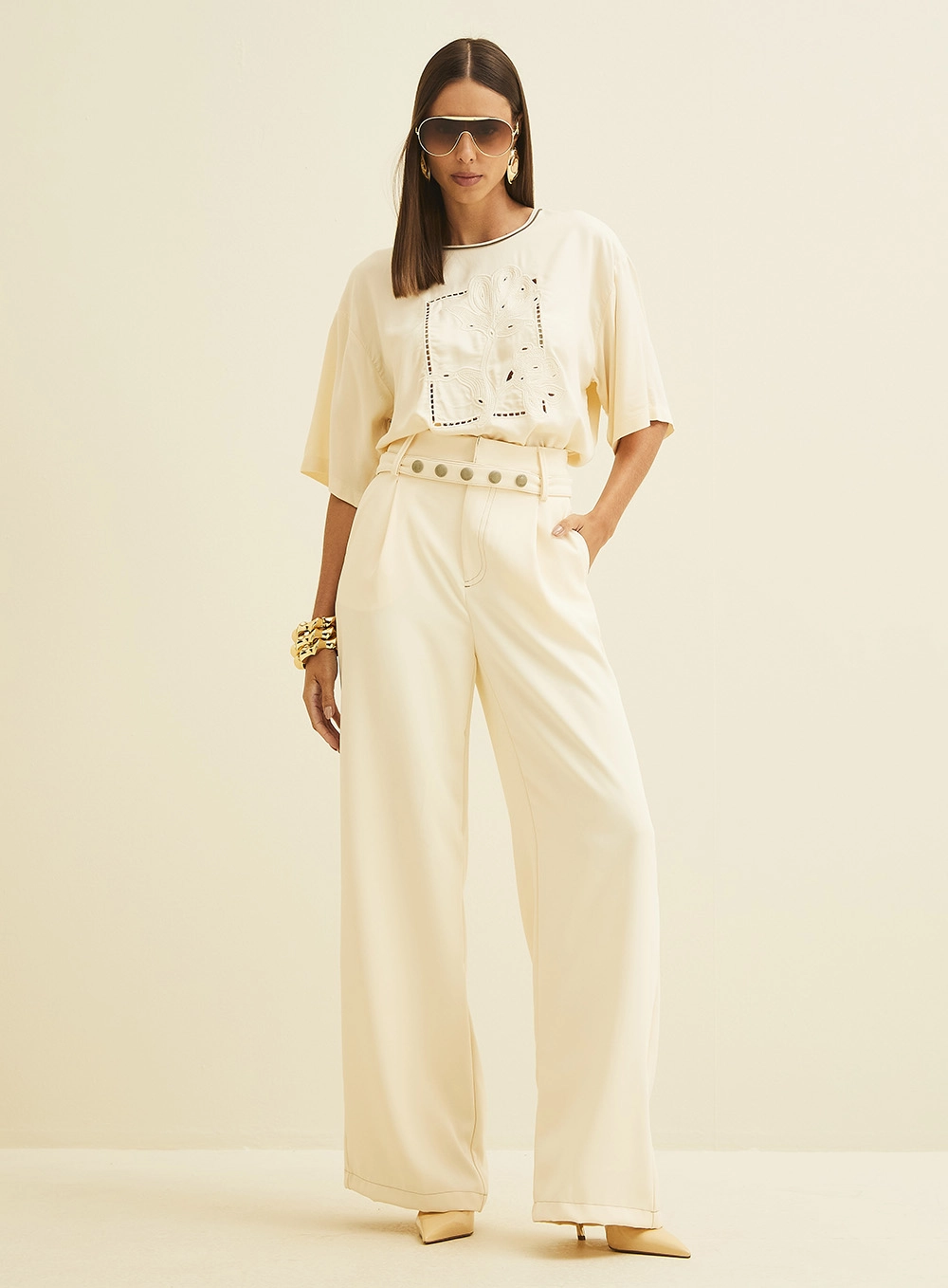 Camiseta Oversized Com Bordado Bege 1