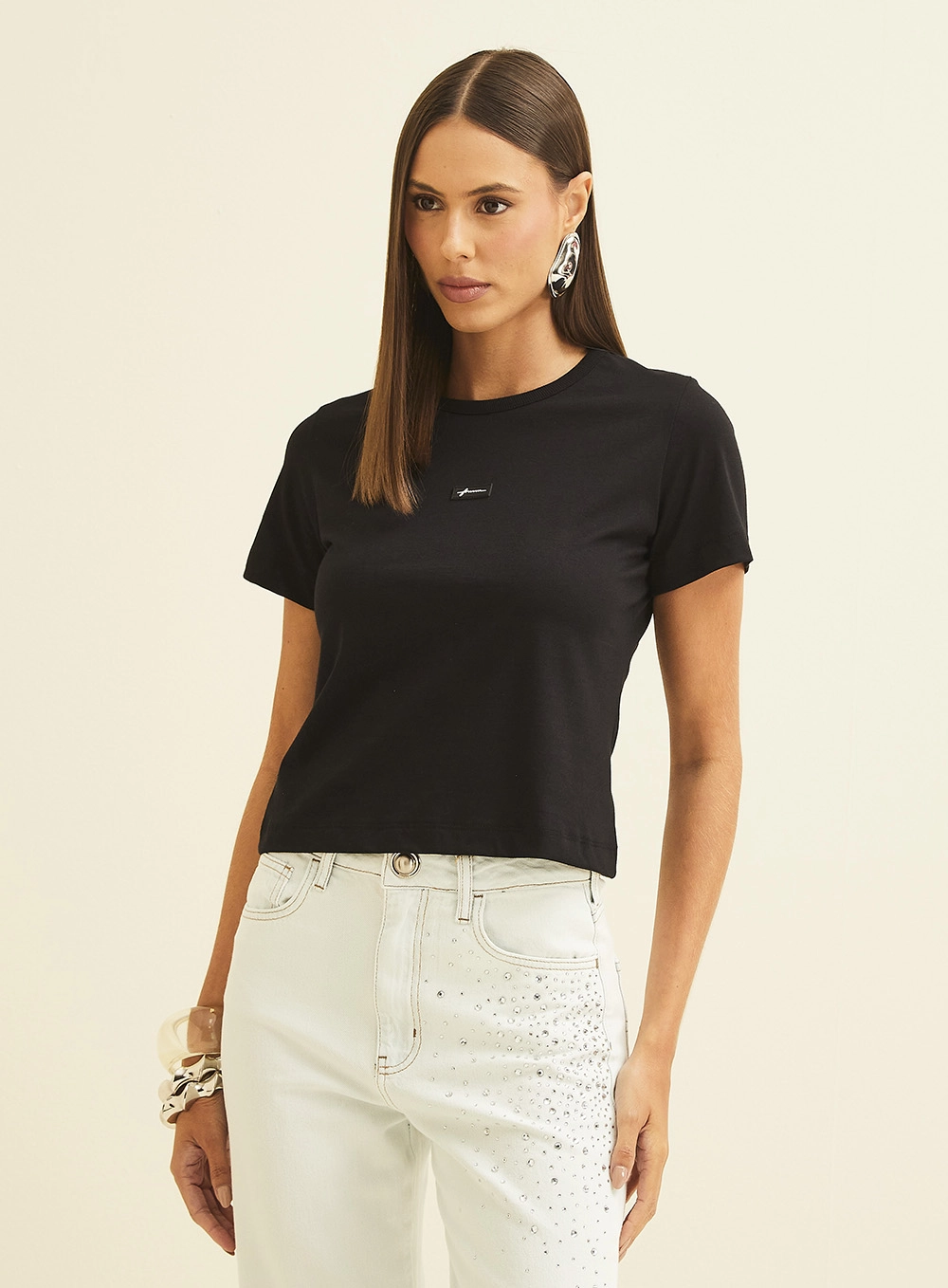 Camiseta Feminina Com Detalhe Em Logo Preto 2
