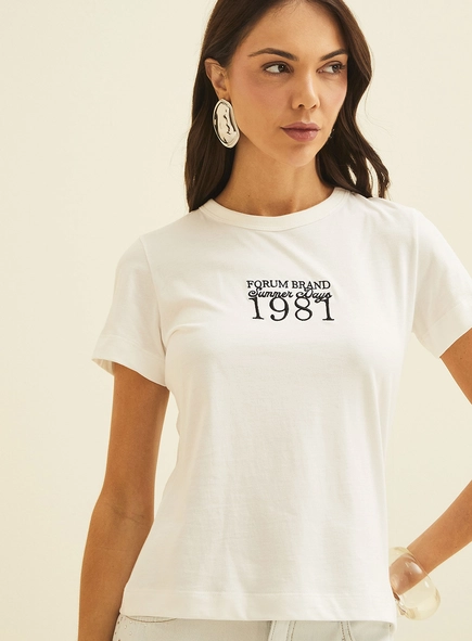 Camiseta Feminina Com Estampa Frontal