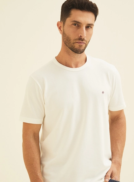 Camiseta Masculina Com Detalhe Em Logo