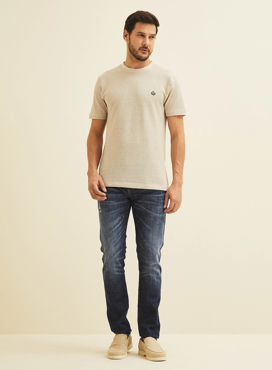 Camiseta New Slim Texturizada Com Detalhe Bordado Bege Esquilo