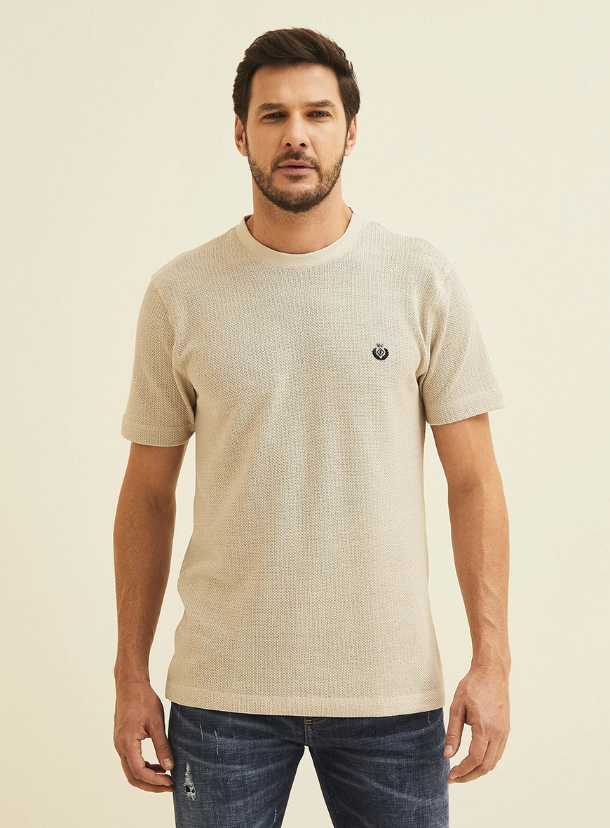 Camiseta New Slim Texturizada Com Detalhe Bordado Bege Esquilo