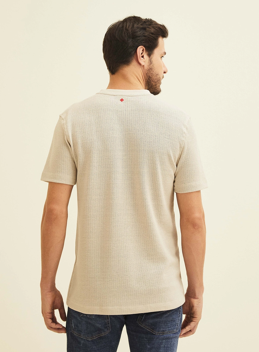 Camiseta New Slim Texturizada Com Detalhe Bordado Bege Esquilo