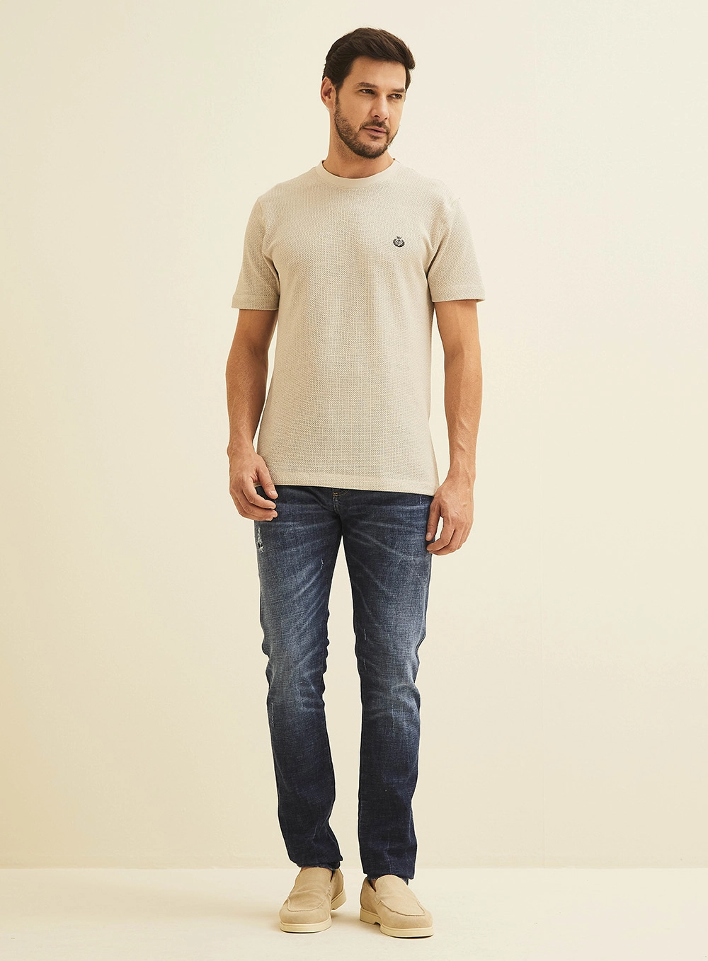 Camiseta New Slim Texturizada Com Detalhe Bordado Bege Esquilo 1