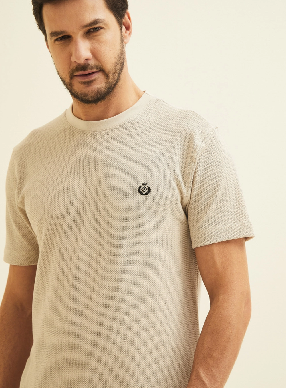Camiseta New Slim Texturizada Com Detalhe Bordado Bege Esquilo 3