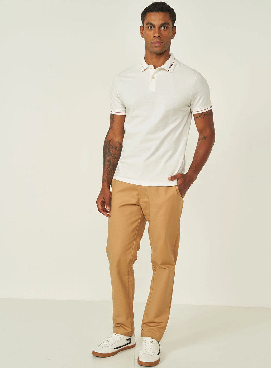 Polo Masculina Com Detalhe Bordado Na Gola