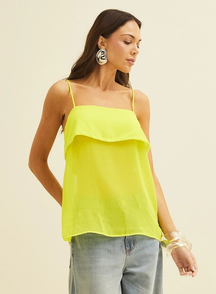 Blusa Ampla Com Detalhe Em Sobreposição