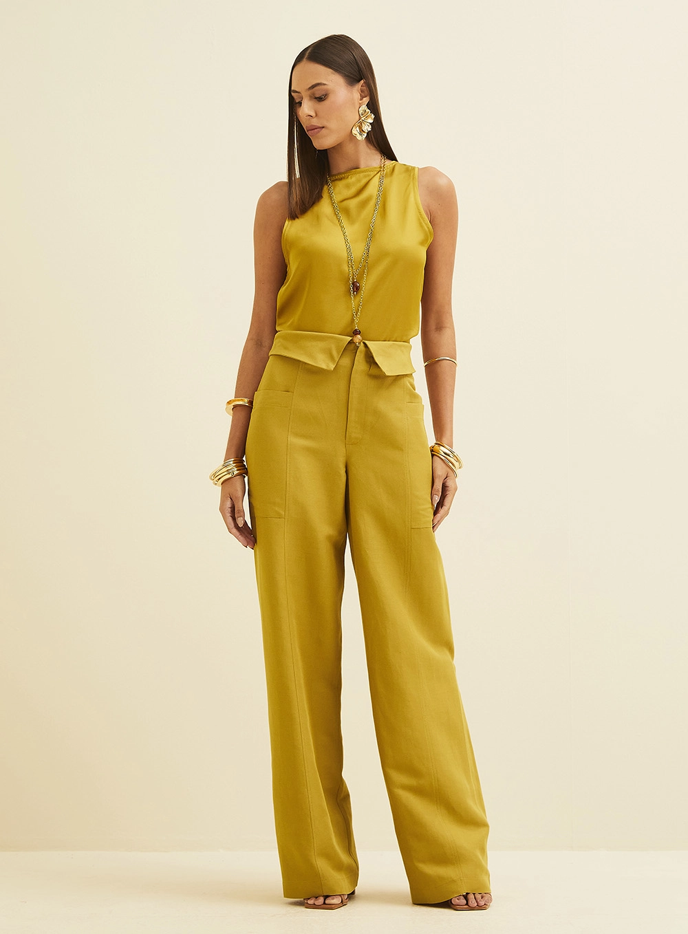 Blusa Ampla Acetinada Marrom Ebbela 1