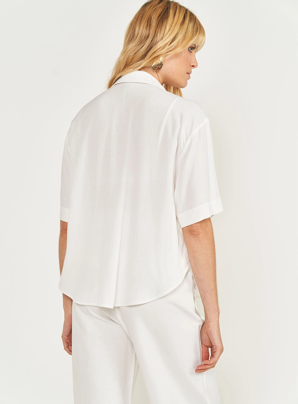 Camisa Loose Manga Curta Off Shell