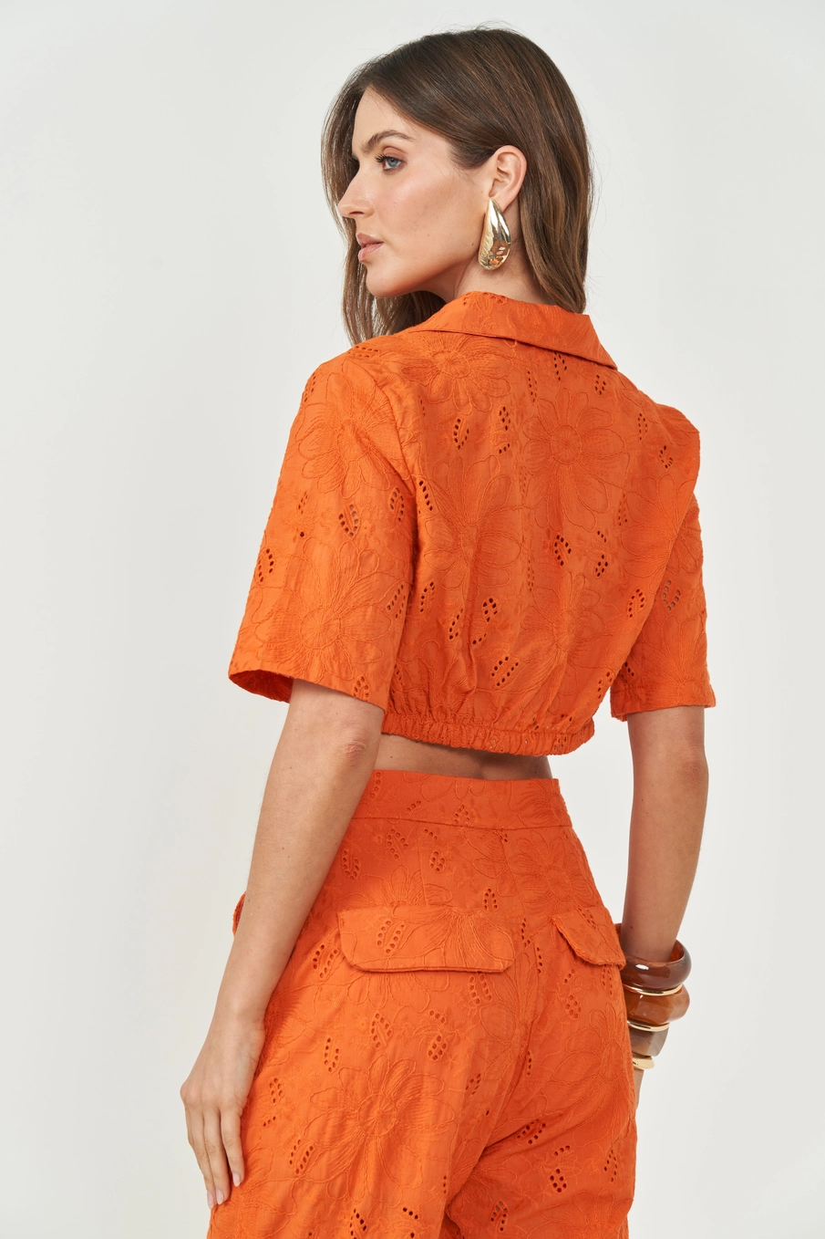 Camisa Feminina Com Gola Laranja