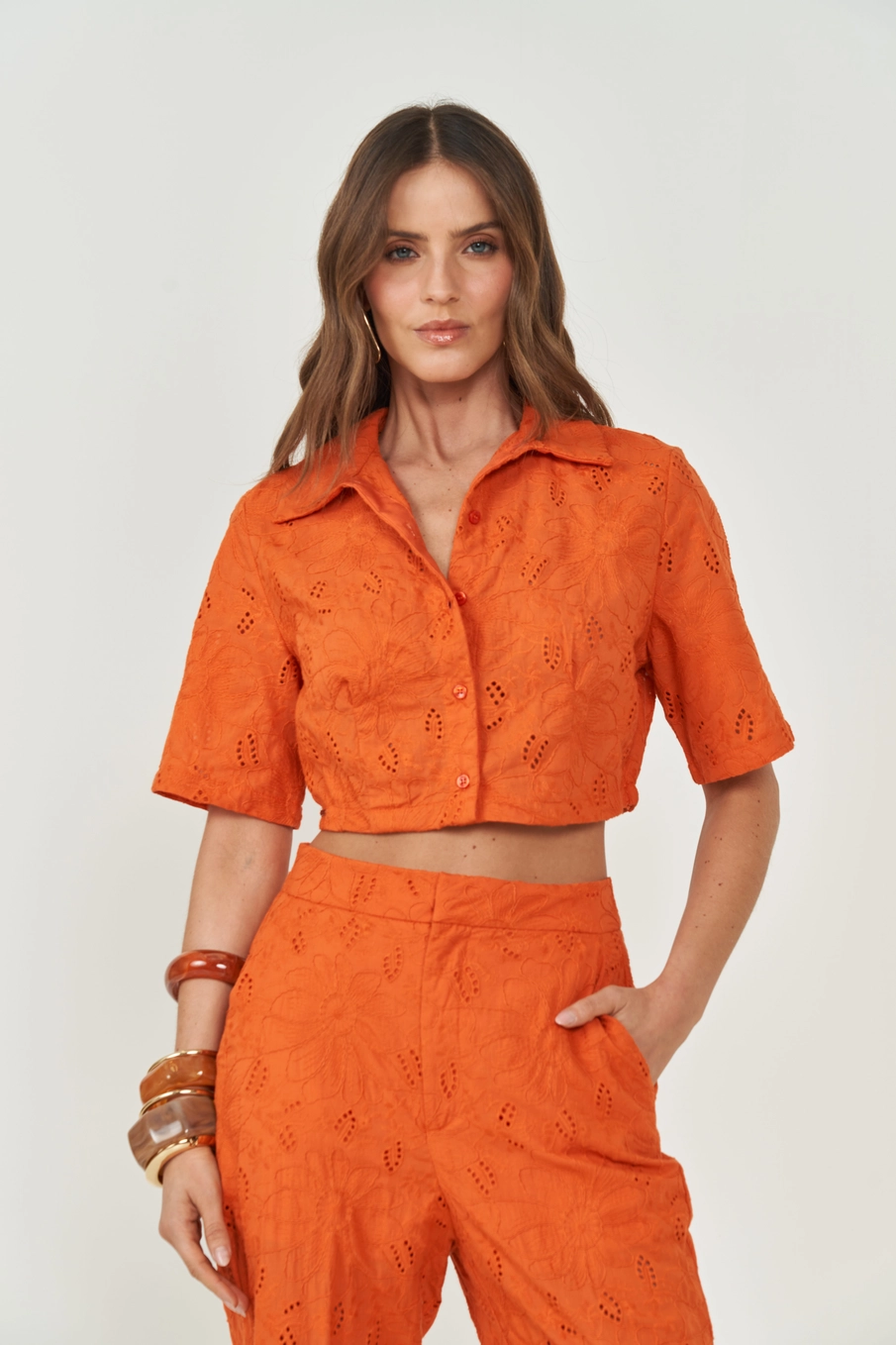 Camisa Feminina Com Gola Laranja