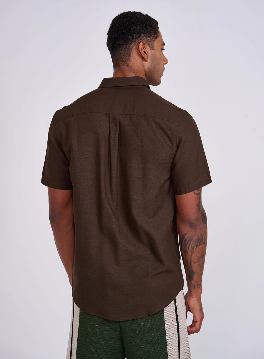 Camisa Masculina Relax Manga Curta Marrom Coconut