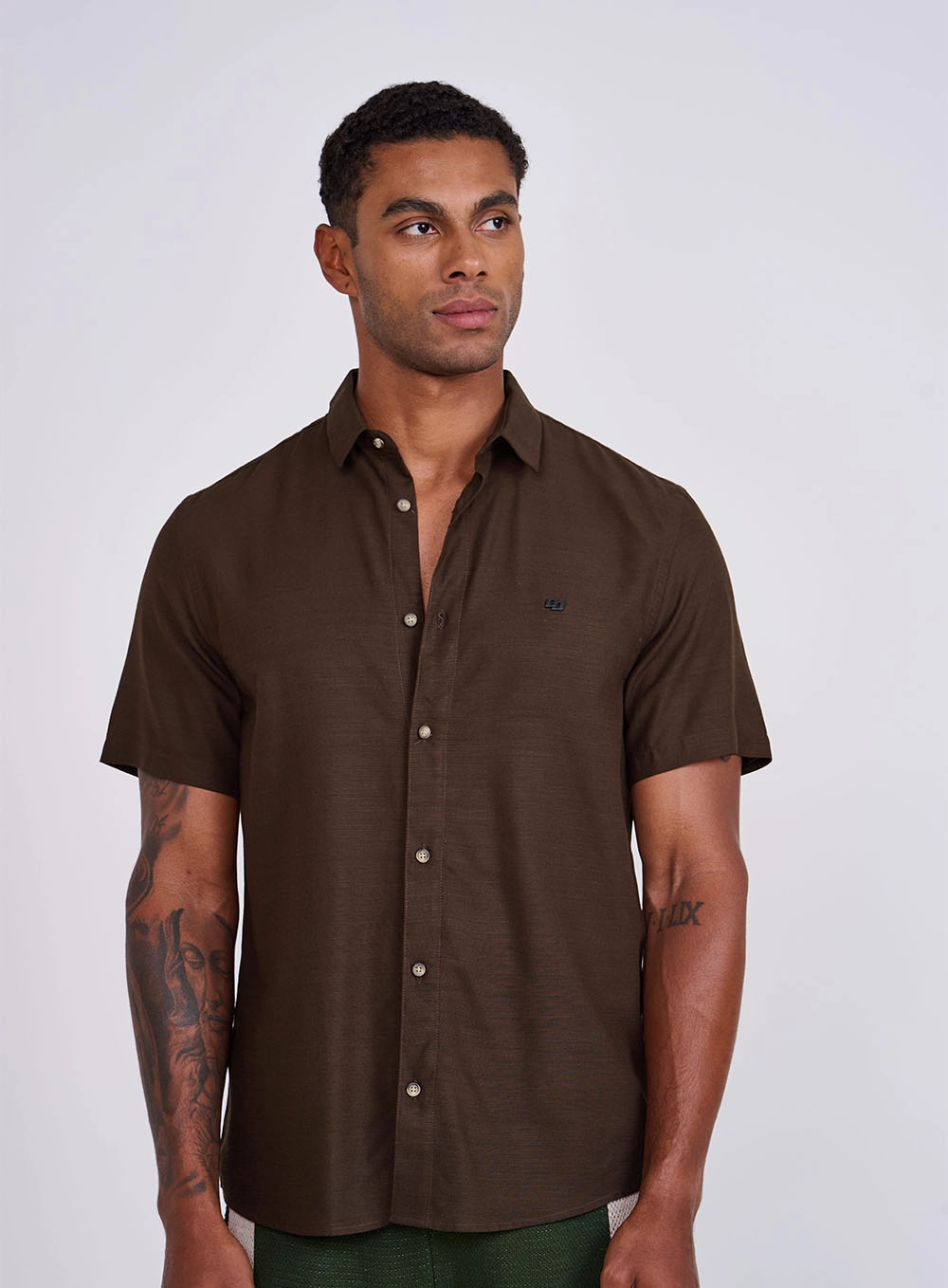 Camisa Masculina Relax Manga Curta Marrom Coconut