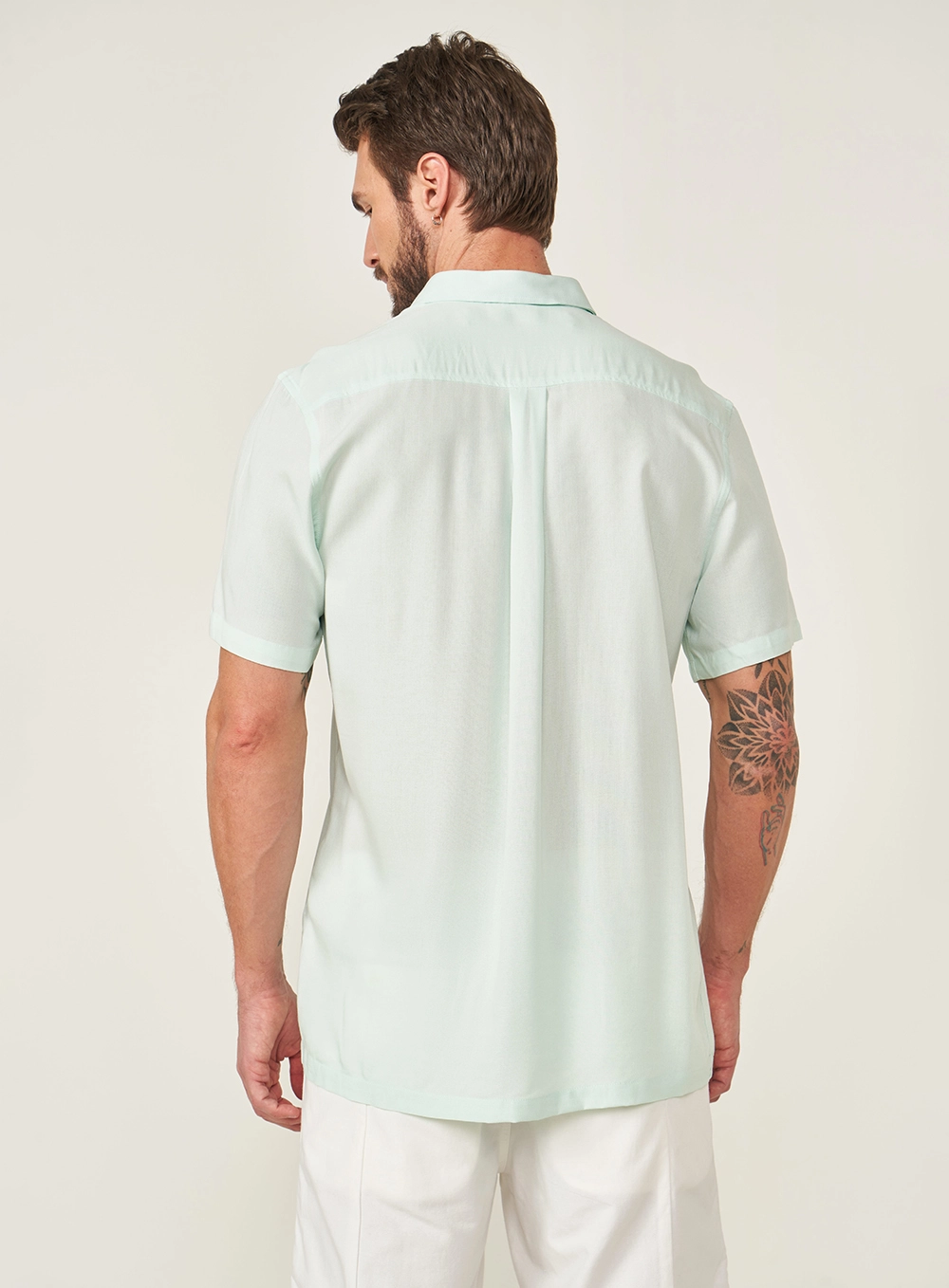 Camisa Relax Manga Curta Com Bolso Verde